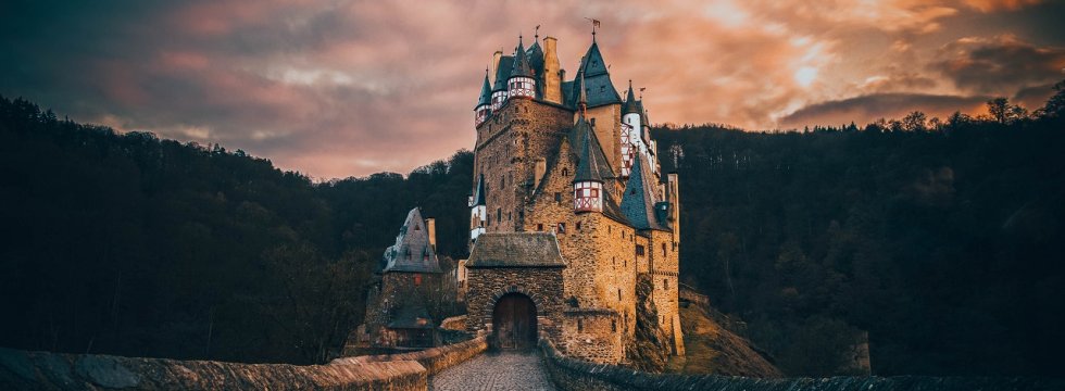 Burg Eltz in der Dämmerung