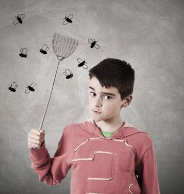 junge-mit-fliegenklatsche-zwei-fliegen