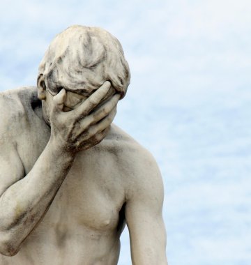 dumbass-statue-macht-facepalm