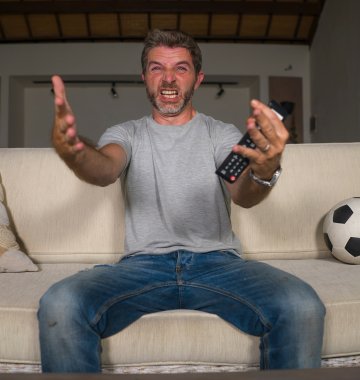 Fussball-Fan-regt-sich-auf-wanker